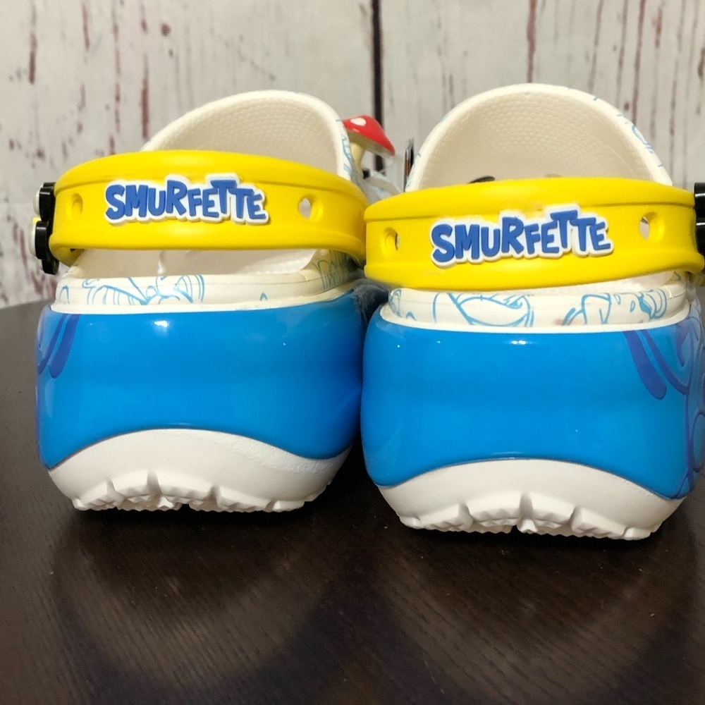 CROCS X SMURFS SMURFETTE super cute clog with jibbitz size 7 nwt - Picture 11 of 13